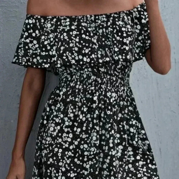 Black and white romper - Picture 3 of 3